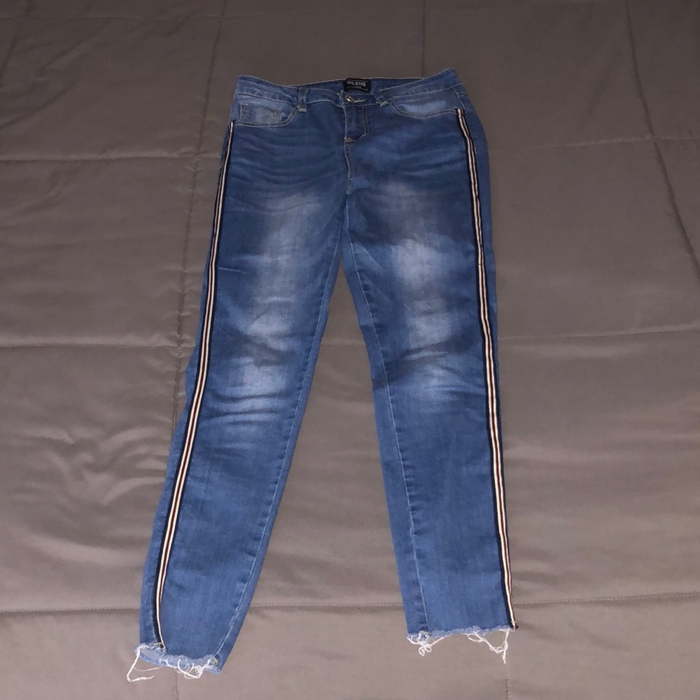 High-waist jeans with stripe detail